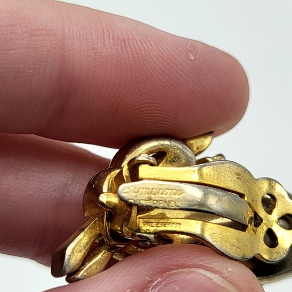 Symphony clip on earring pair - Picture 5 of 5